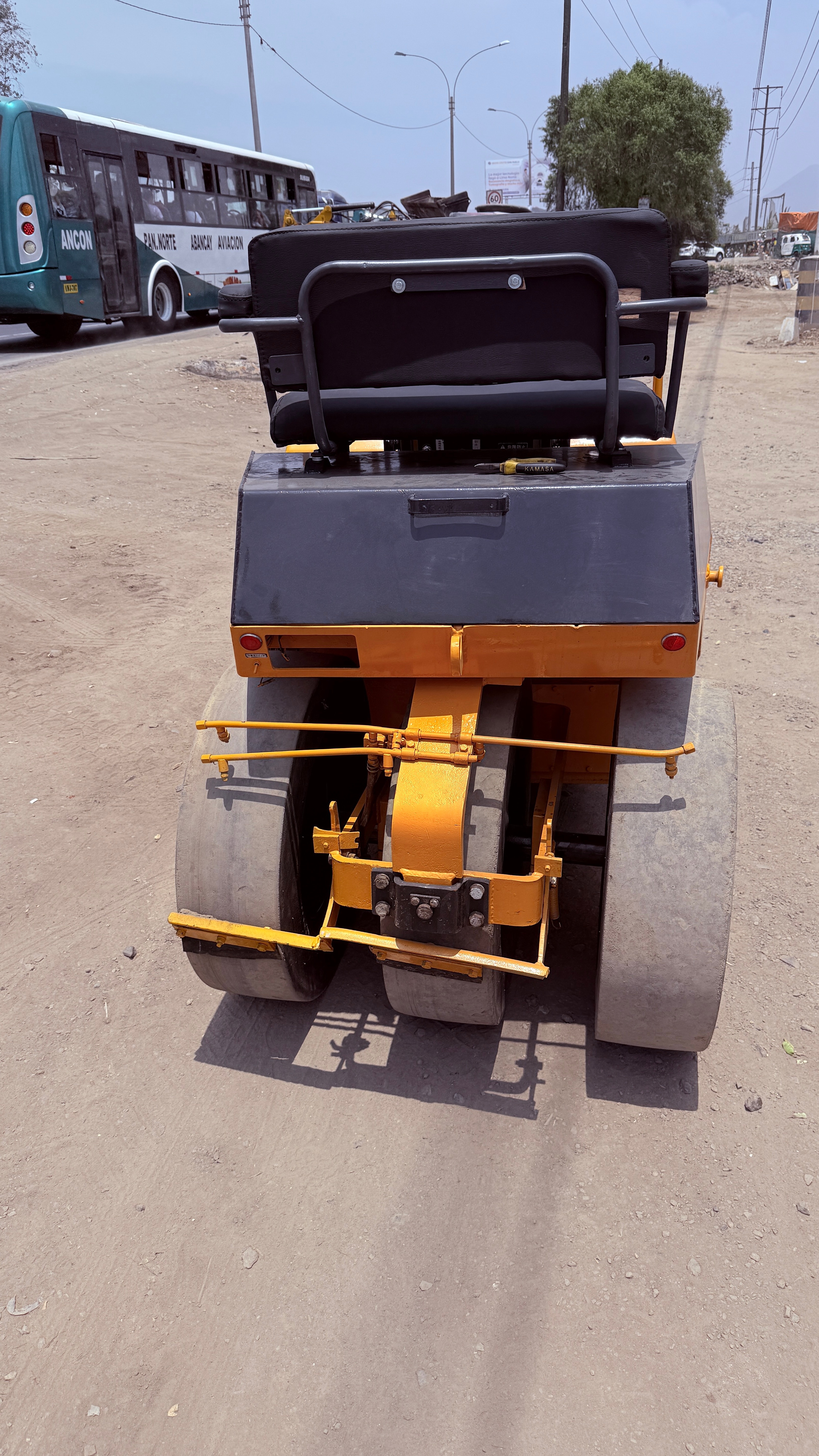 Aplanadora Compactadora Mixta Komatsu JV25CR-5 - Miniatura 5