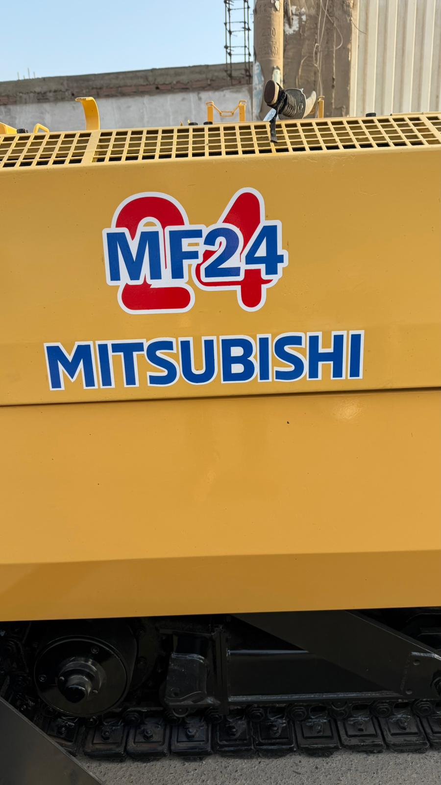 Esparcidora de Asfalto Mitsubishi MF24-B - Miniatura 3