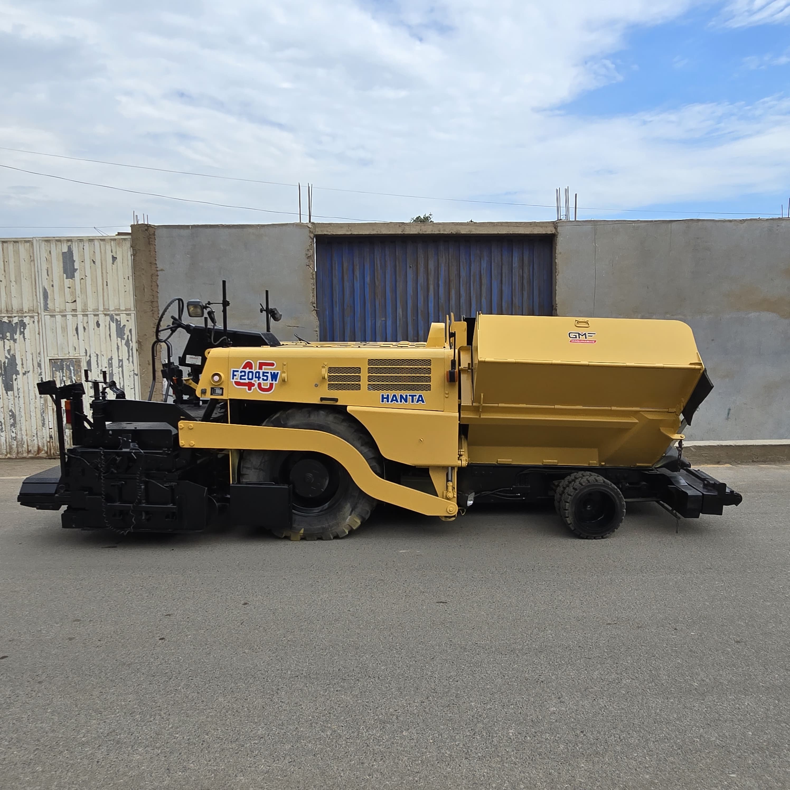 Esparcidora de Asfalto HANTA F2045W - Miniatura 2