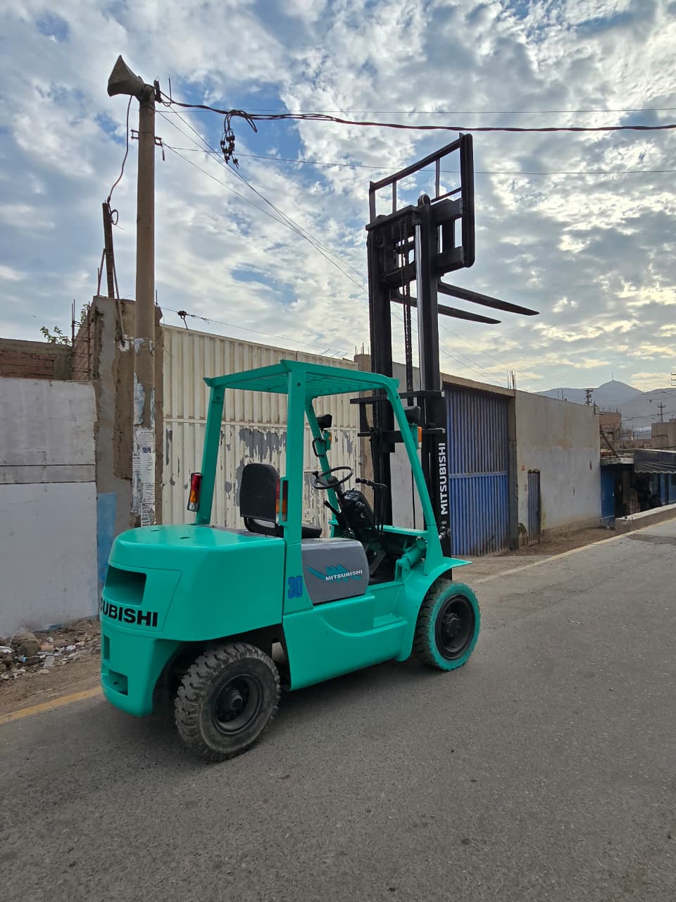 Montacargas Mitsubishi FG30C - Miniatura 3