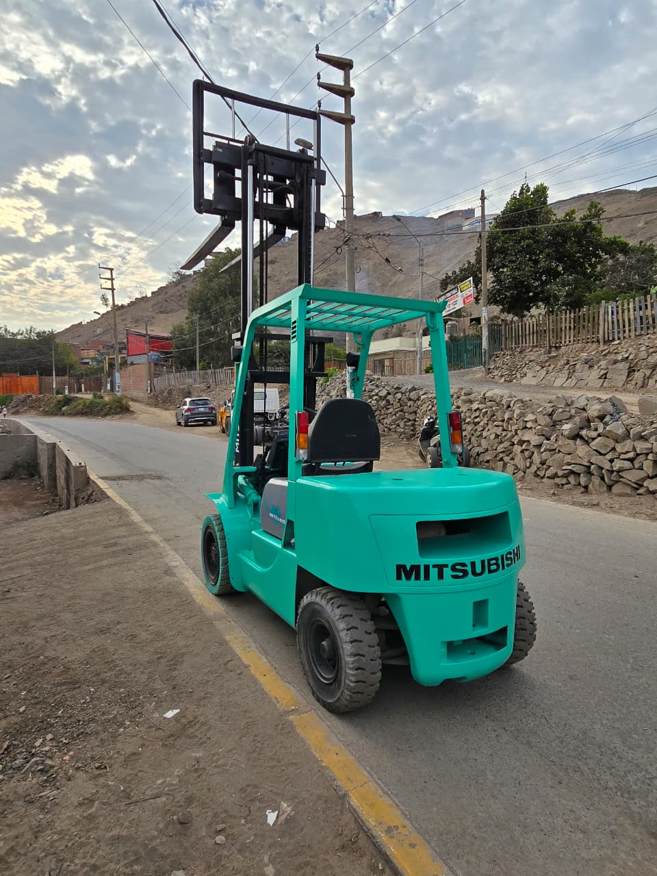 Montacargas Mitsubishi FG30C - Miniatura 5