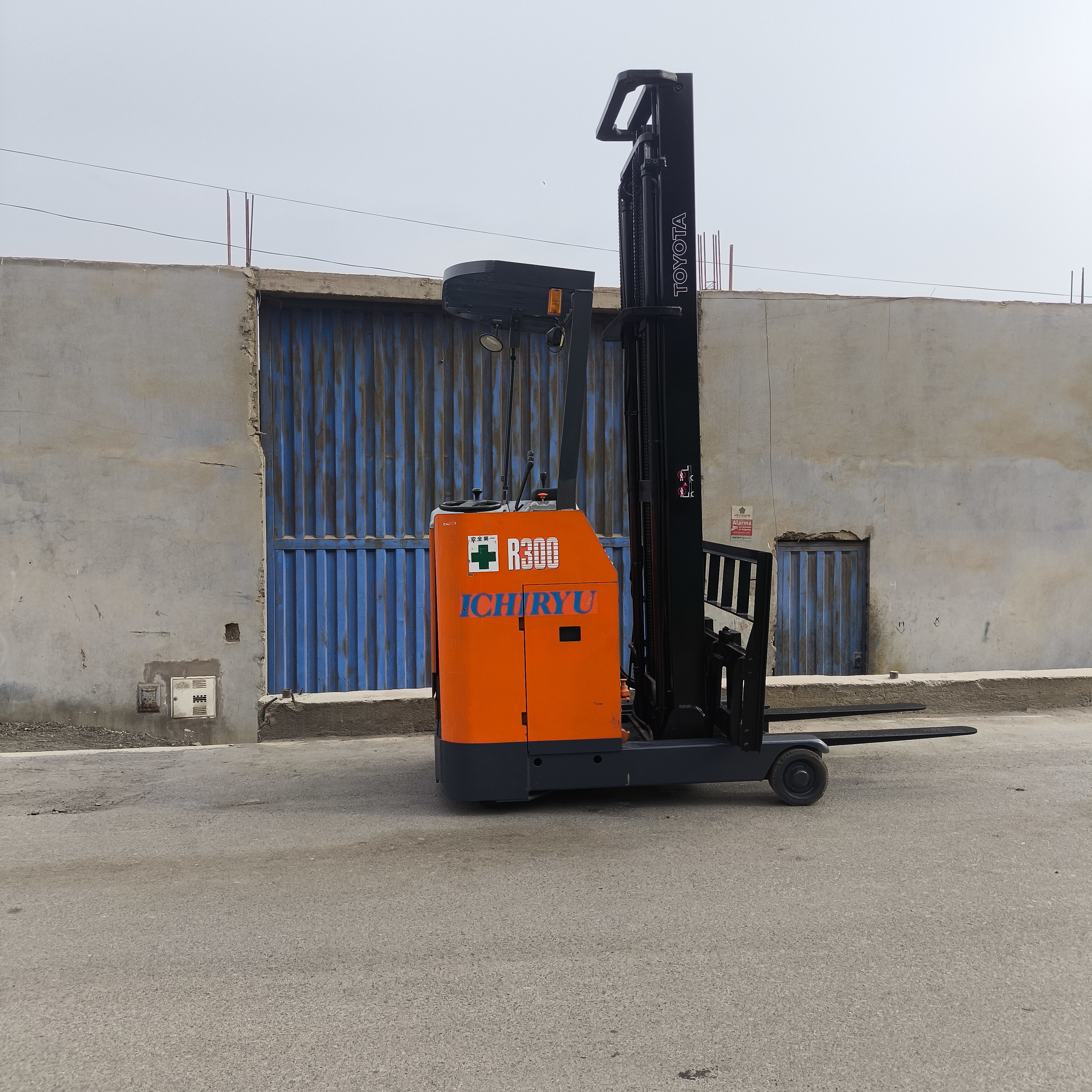 Apilador Eléctrico Toyota 5FBR15 - Miniatura 3