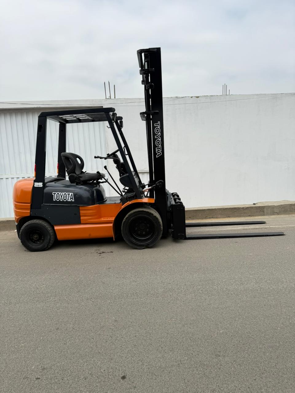 Montacarga Toyota 2.5T – Japón - Miniatura 2